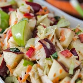Spitzkohlsalat mit Apfel