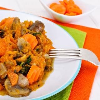 Champignon-Gemüse-Eintopf mit Pesto