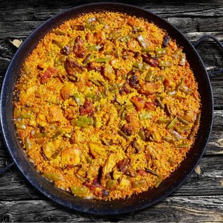 Bunte mediterrane Gemüsepfanne mit Reis