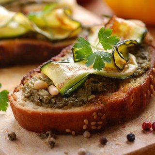 Crostini mit Zucchini