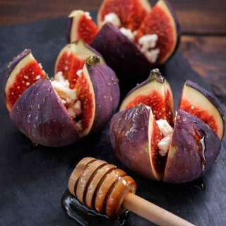 Feigen mit Käse und Honig
