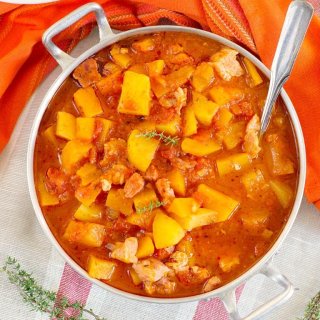 Kürbis-Kartoffel-Eintopf mit Buttermilchbrot