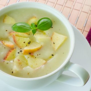 Lauch-Apfel-Suppe mit Sesam
