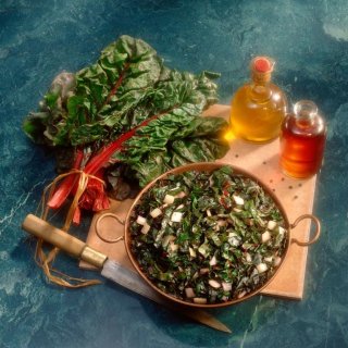 Mangold-Tomatensalat