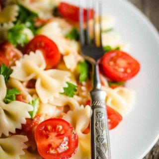 One Pot Pasta mit Brokkoli und Tomaten