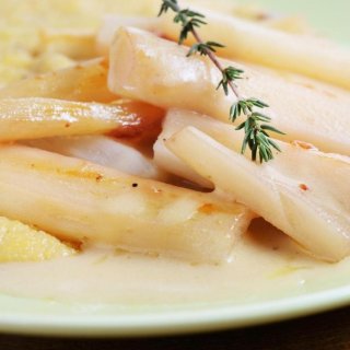 Schwarzwurzeln in Weinsauce