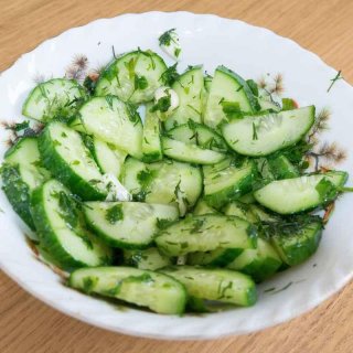 Sommerlicher Gurkensalat mit Melone