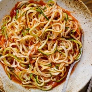 Spaghetti mit Zucchinigemüse
