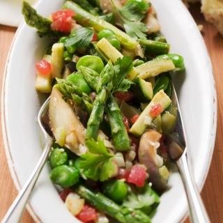 Roher Grünspargelsalat