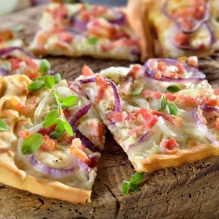 Trauben-Flammkuchen mit Lauch