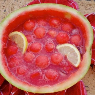 Wassermelonenbowle mit Sekt und Weißwein