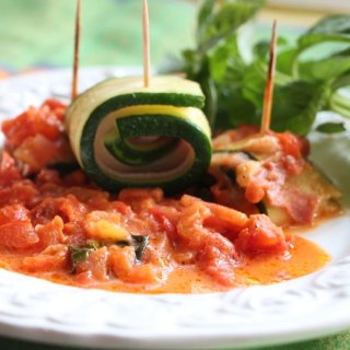 Zucchiniröllchen überbacken