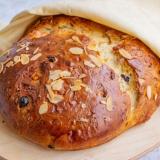 Osterbrot mit Mandeln
