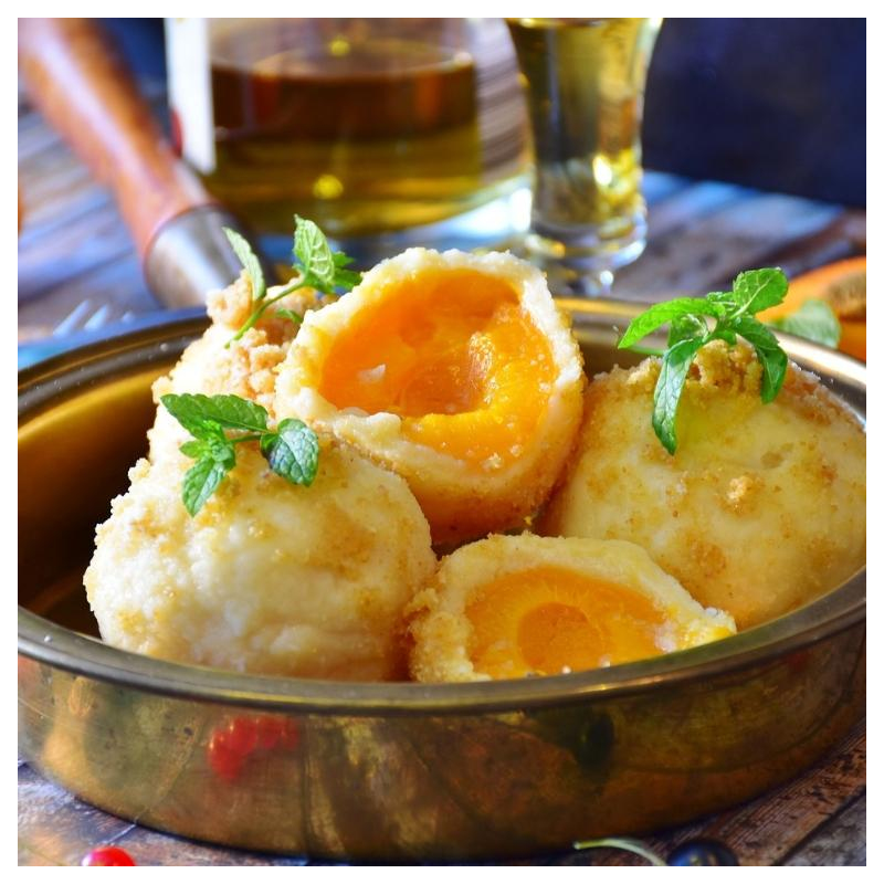 Aprikosenknödel im Quarkteig