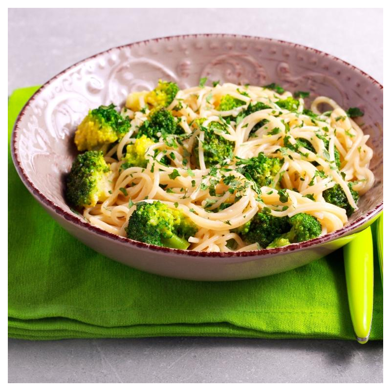 Brokkoli mit Kichererbsen und Nudeln