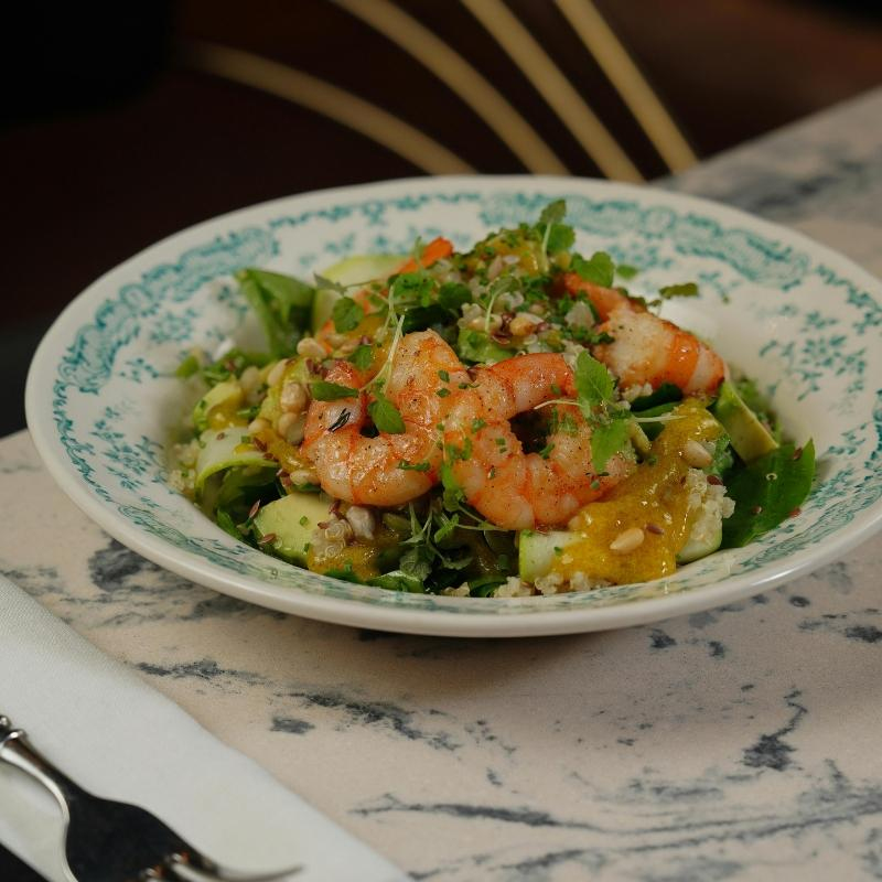 Garnelen mit Asiasalat aus dem Wok