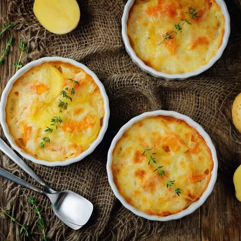 Kartoffel-Möhren-Gratin mit Salat