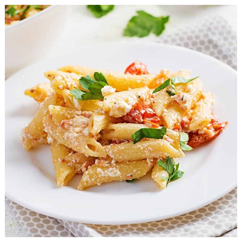 Penne mit Rucola, Cocktailtomaten und Schafskäse