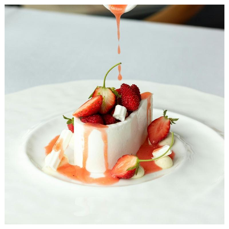 Erdbeeren im leckeren Joghurtpudding