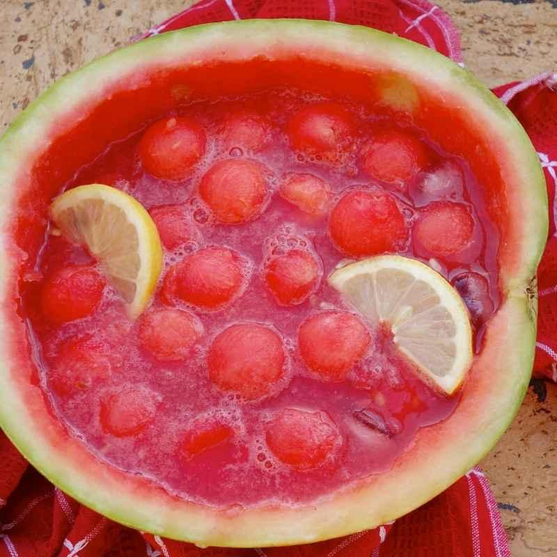 Wassermelonenbowle mit Sekt und Weißwein