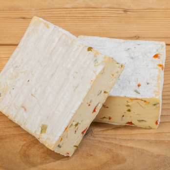 Sommerbrie Tomate-Lauch
