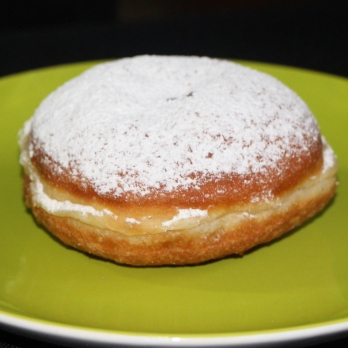 Krapfen mit Puderzucker