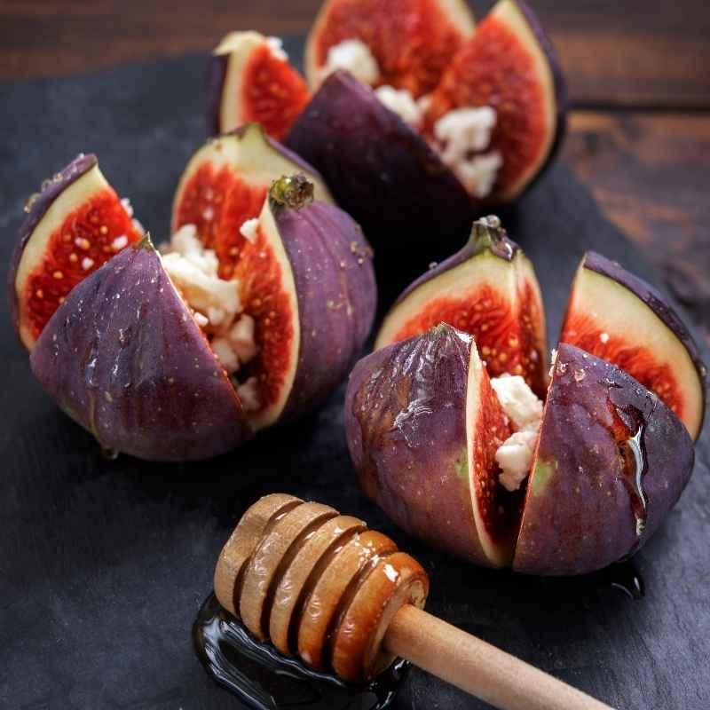 Feigen mit Käse und Honig