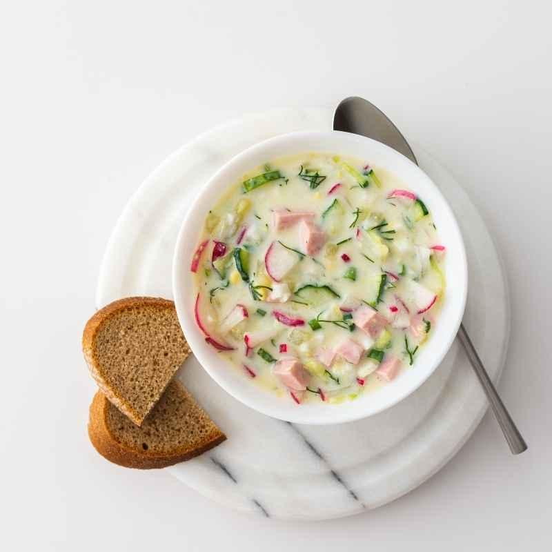 Radieschen-Suppe mit Grün
