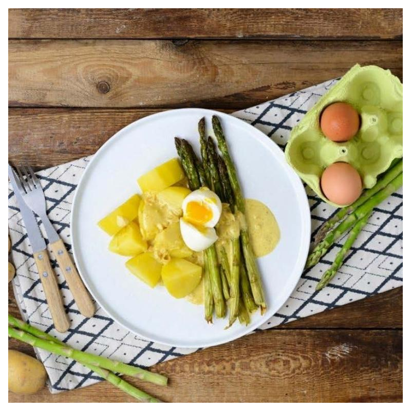 Grüner Spargel mit Weißwein-Kräuterrahm